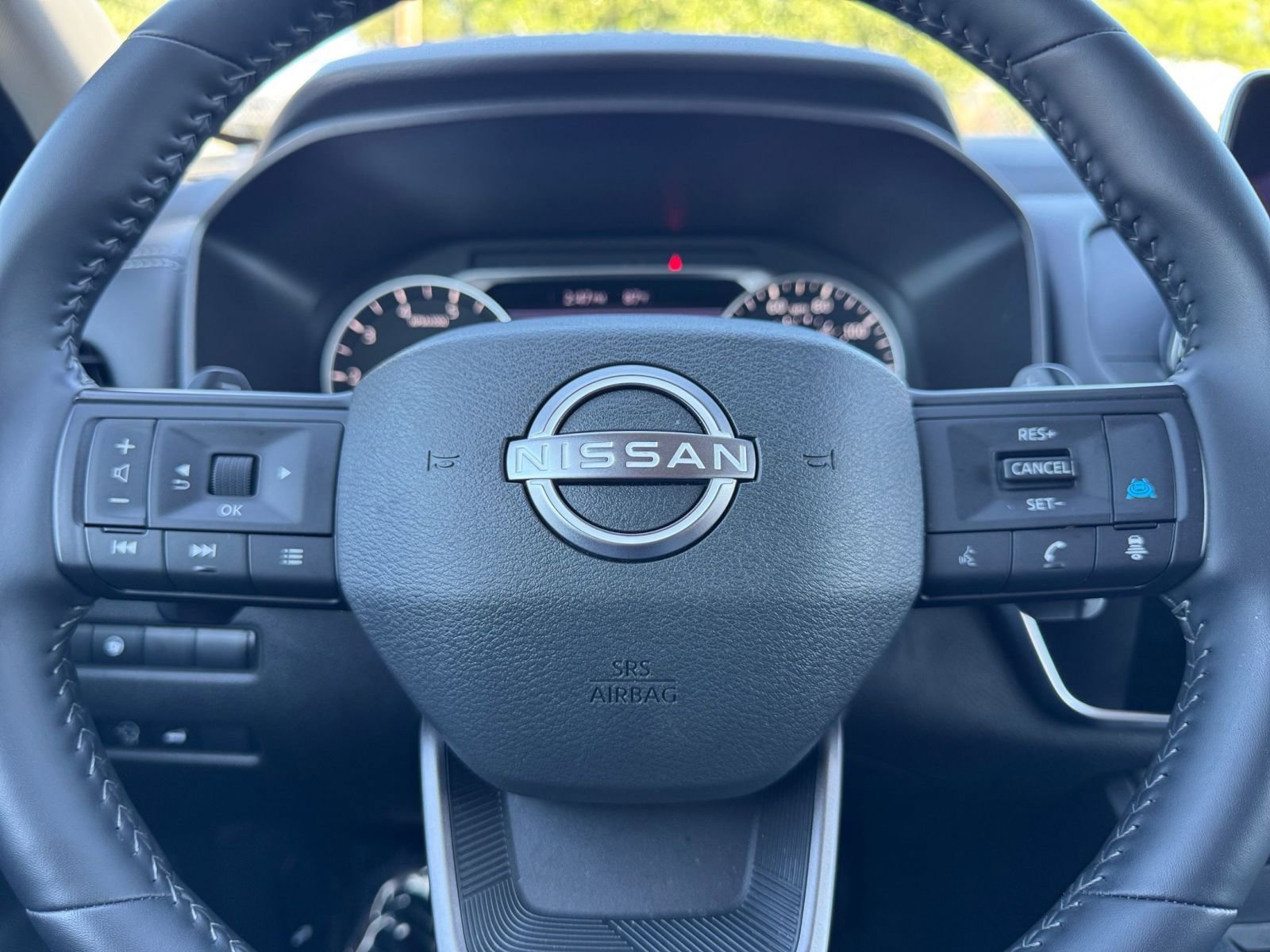 Used 2025 Nissan Rogue SV image 30