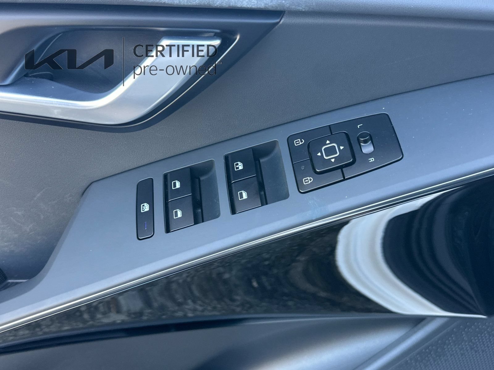 Certified 2025 Kia Niro EX FWD image 12