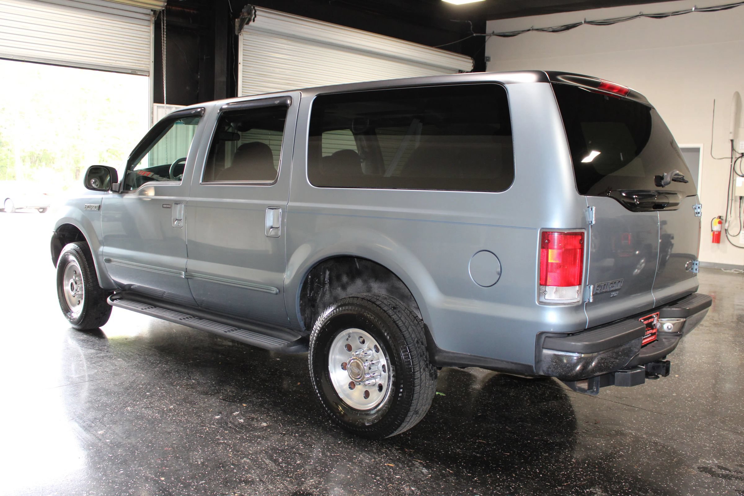 Used 2000 Ford Excursion XLT AWD/4WD image 5