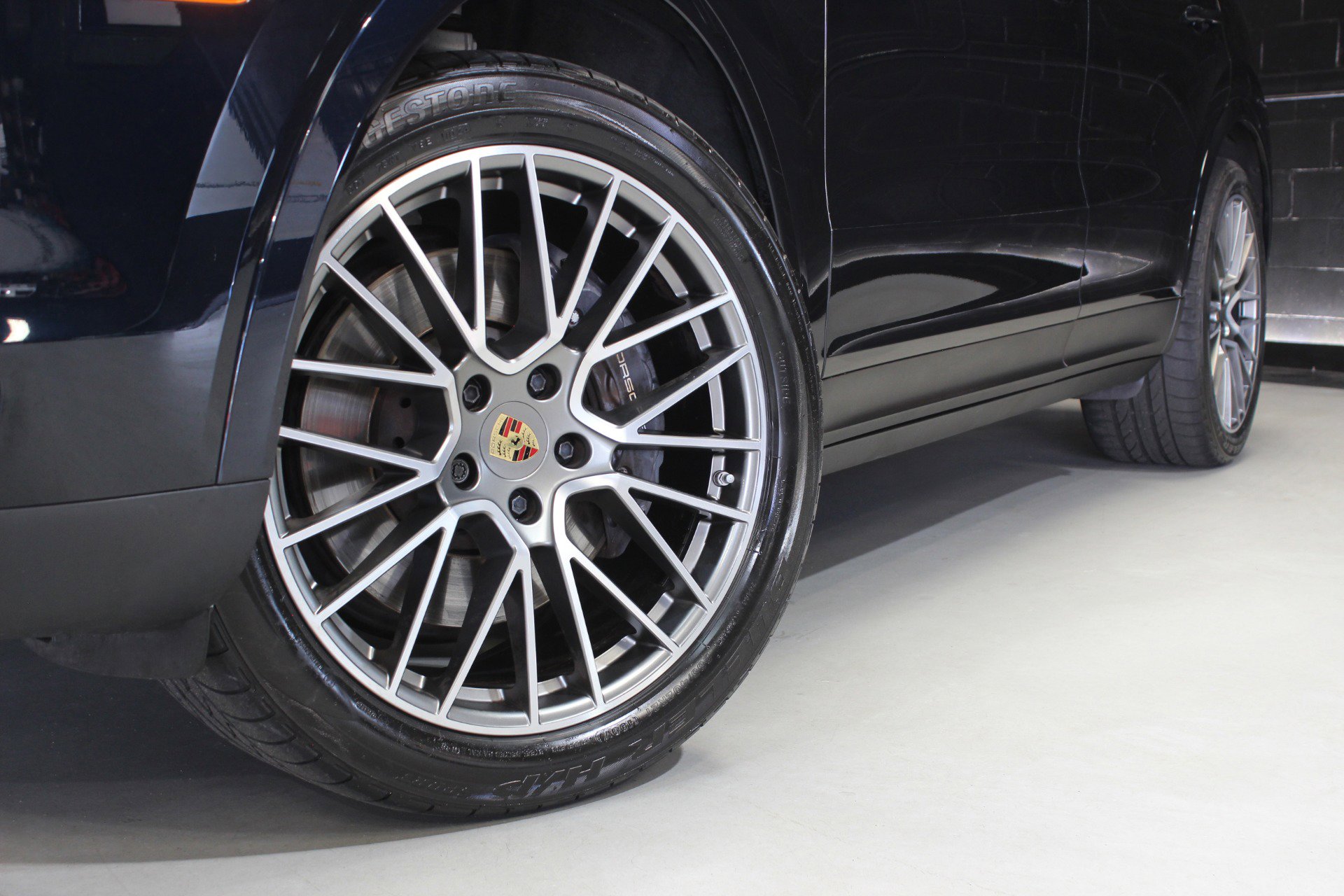 Used 2023 Porsche Cayenne Platinum Edition image 17