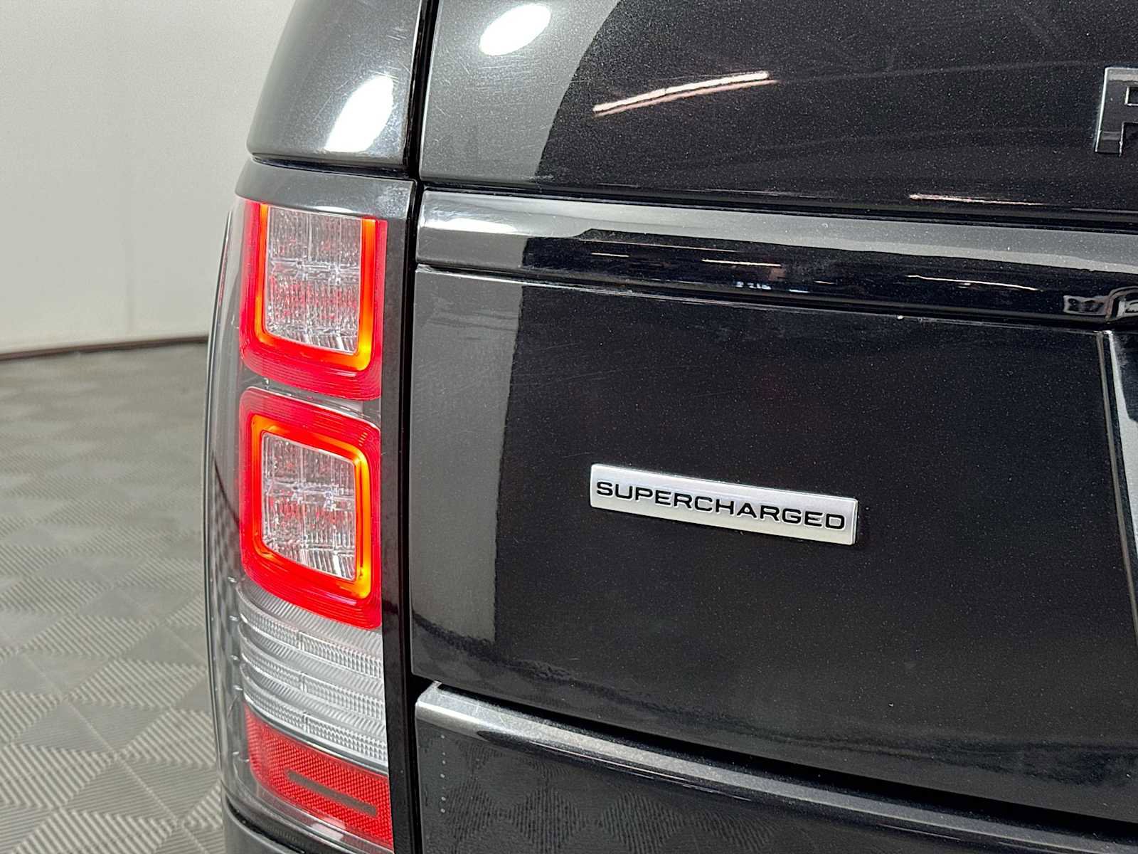 Used 2016 Land Rover Range Rover Supercharged image 31