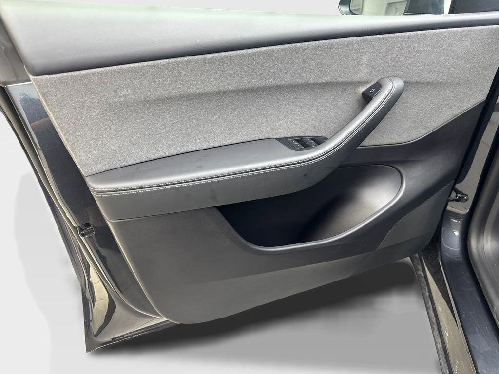 Used 2026 Tesla Model Y 2WD image 28