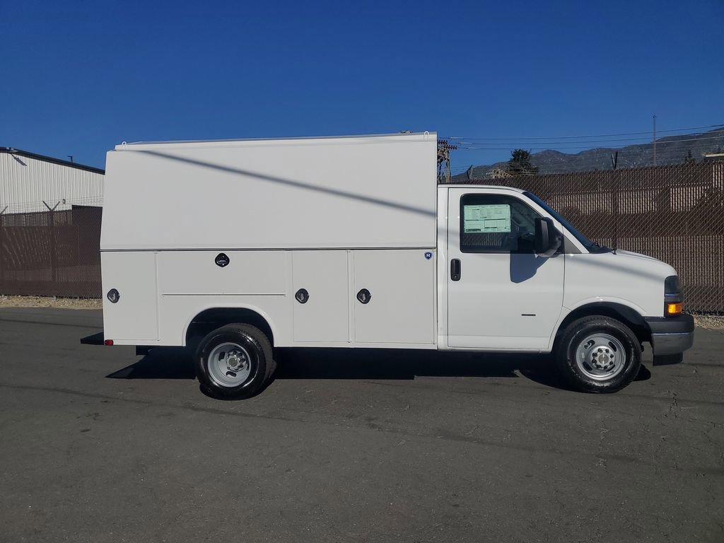 New 2026 Chevrolet Express 3500 w/ Power Convenience Package image 2