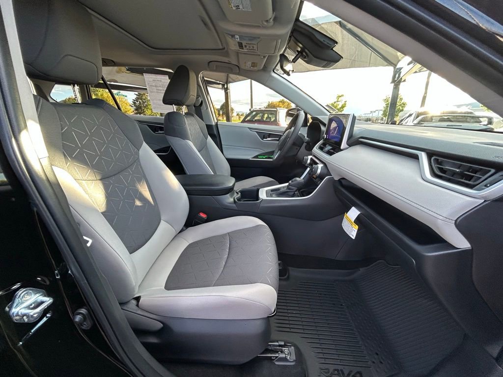 Used 2025 Toyota RAV4 XLE w/ Convenience Package image 34