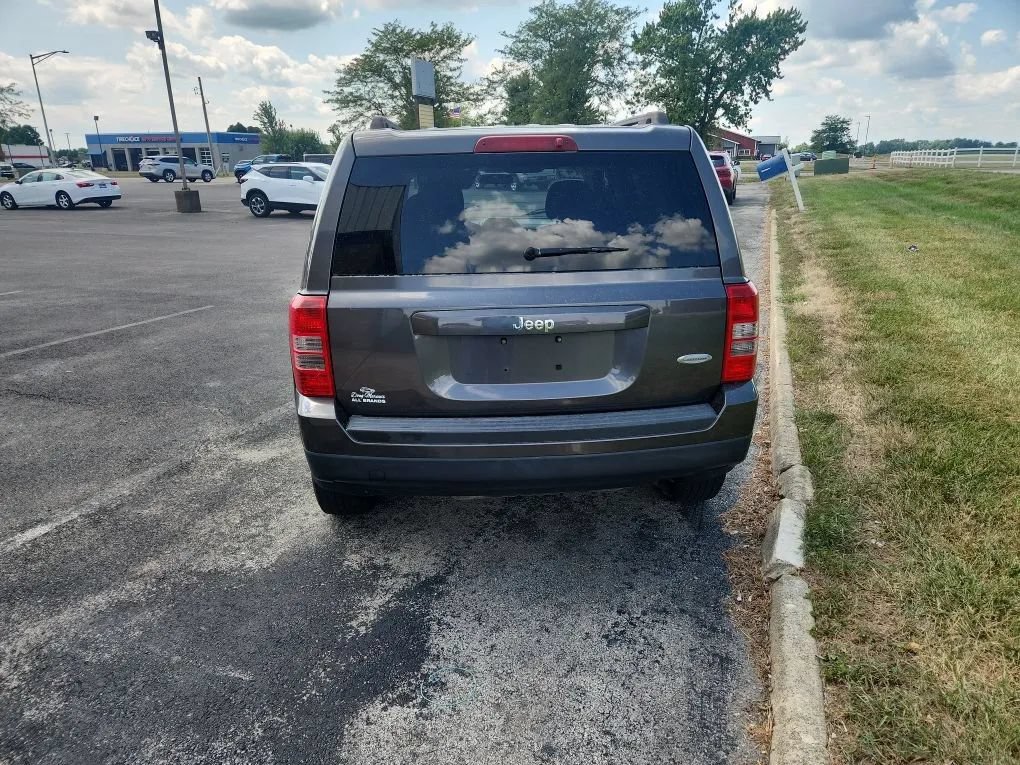Used 2014 Jeep Patriot Latitude FWD image 4