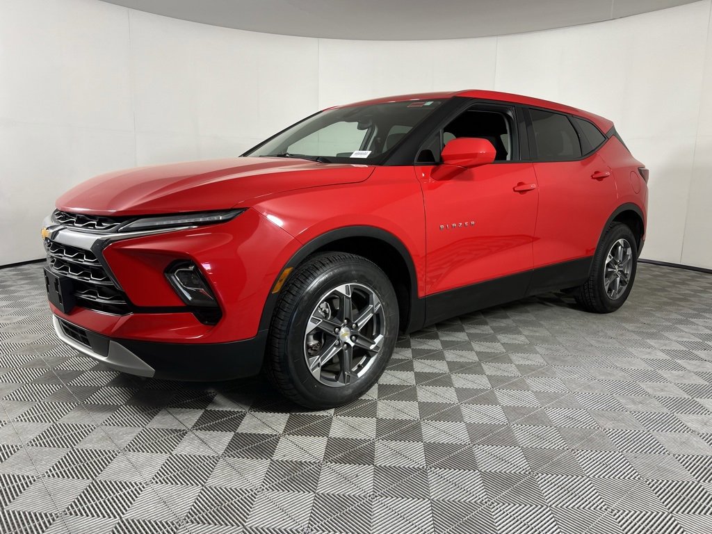 Used 2024 Chevrolet Blazer LT image 3