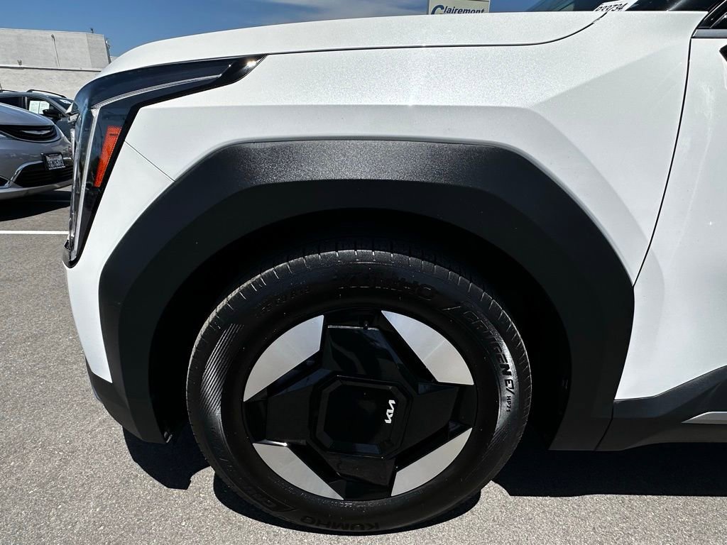 Used 2024 Kia EV9 Light Long Range RWD image 7