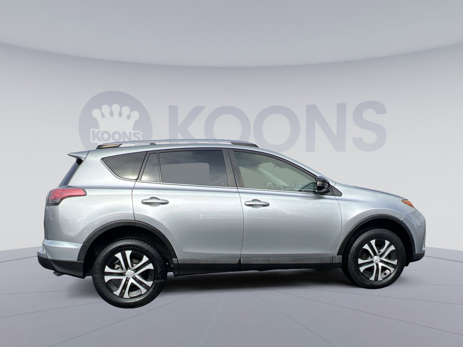 Used 2018 Toyota RAV4 LE image 7