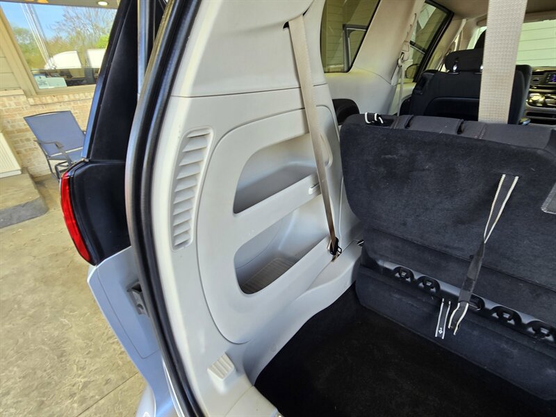 Used 2017 Chrysler Pacifica LX FWD image 26