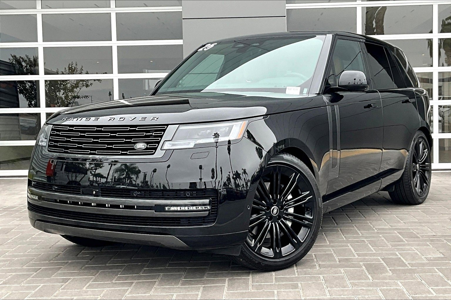 Used 2025 Land Rover Range Rover SE