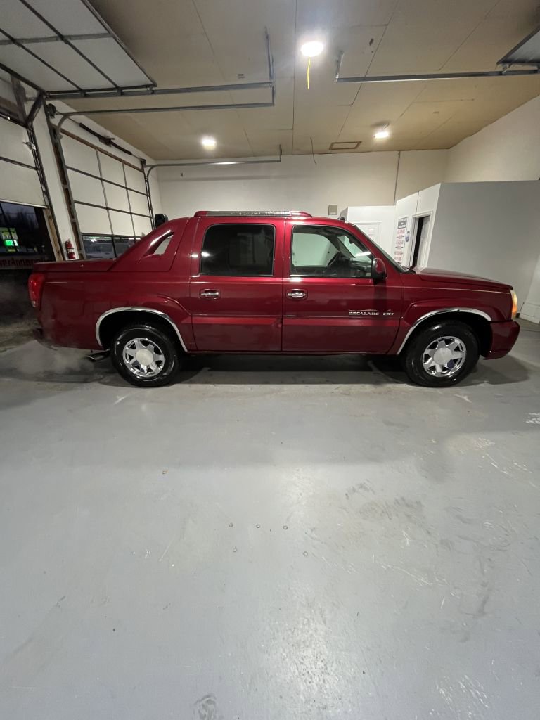 Used 2004 Cadillac Escalade EXT image 2