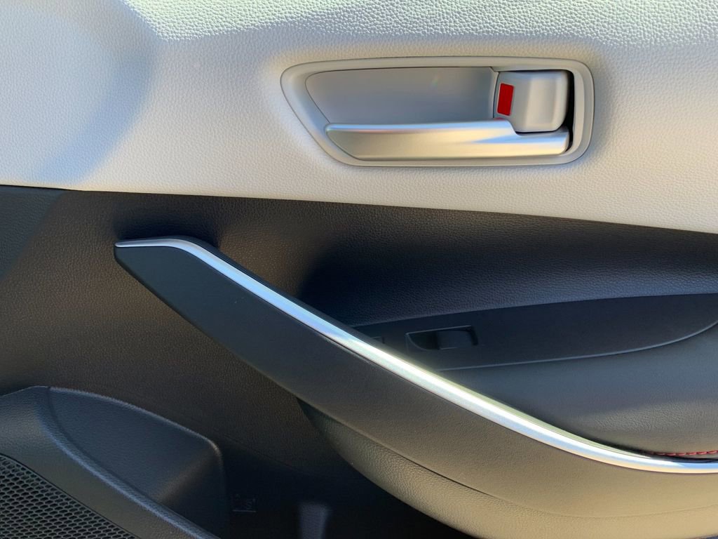 Used 2025 Toyota Corolla SE w/ SE Premium Package image 20