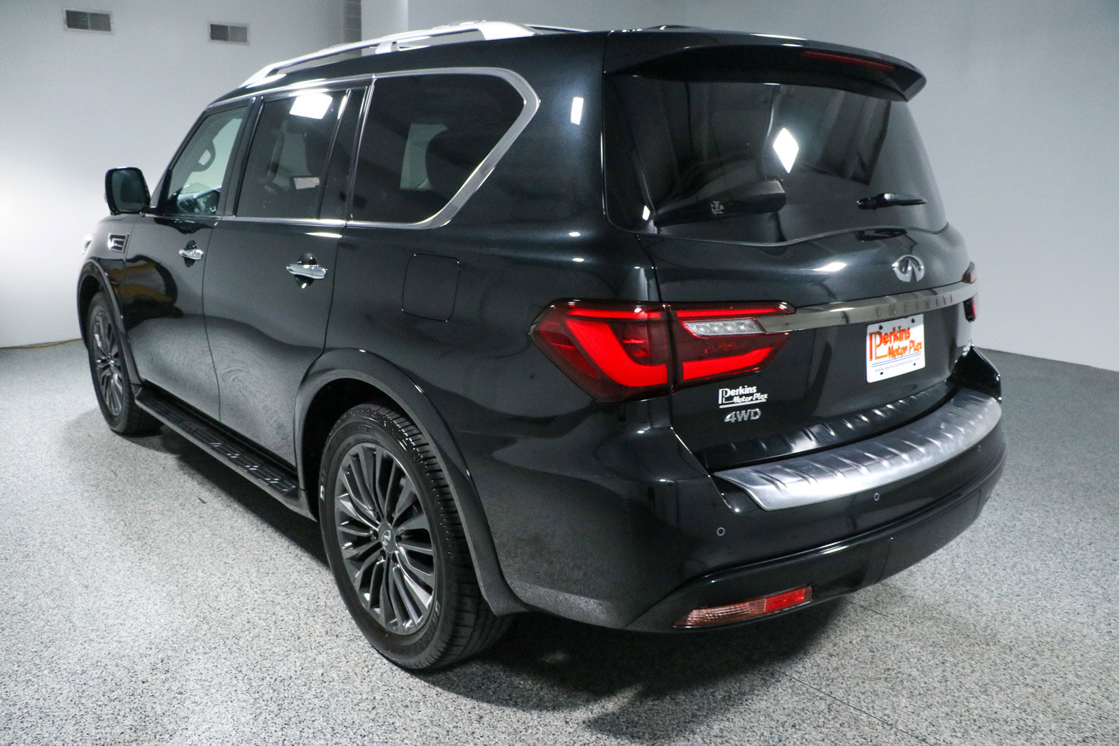 Used 2024 INFINITI QX80 Premium Select w/ All-Season Package image 9