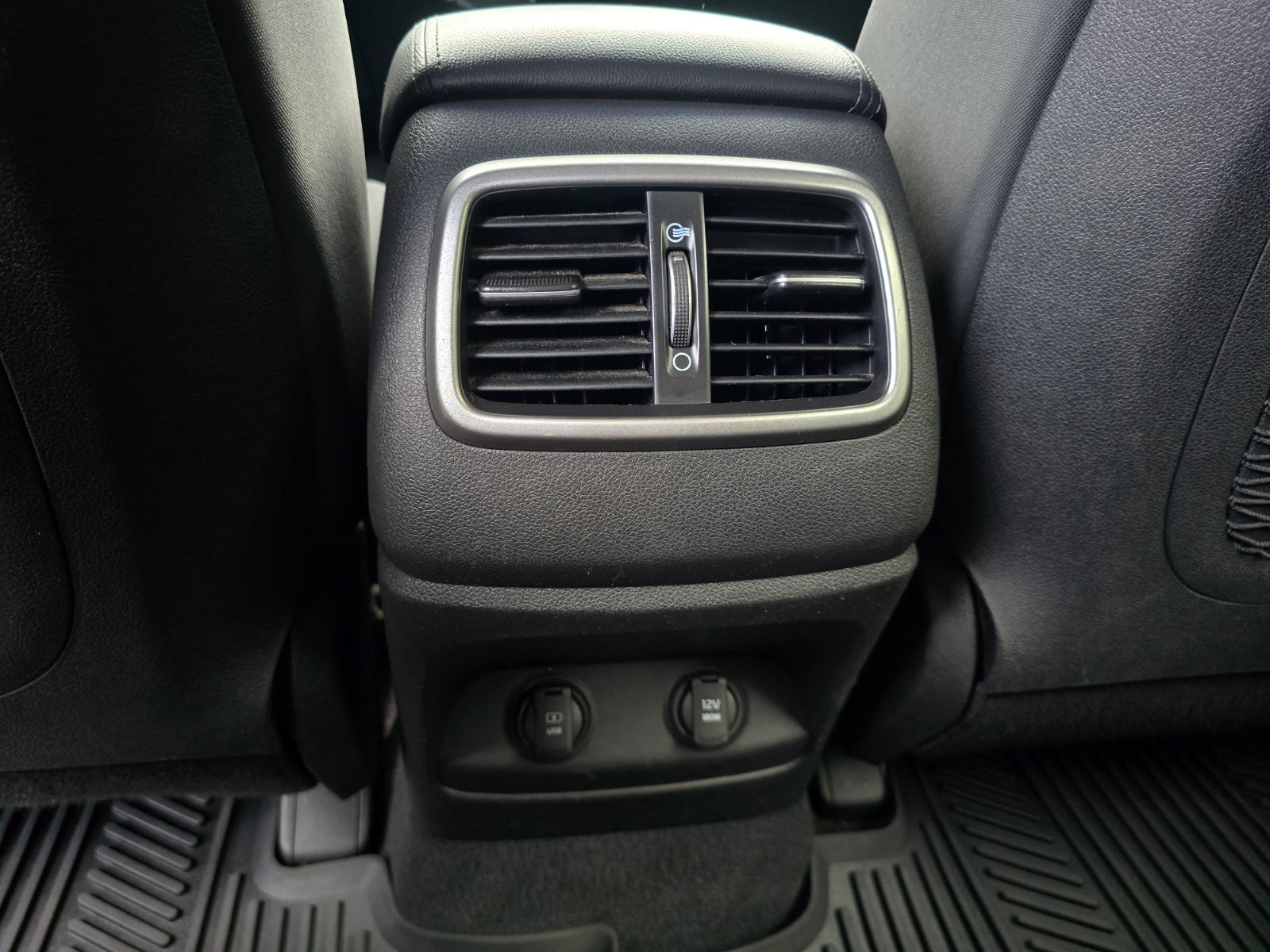 Used 2020 Kia Sorento LX FWD image 24