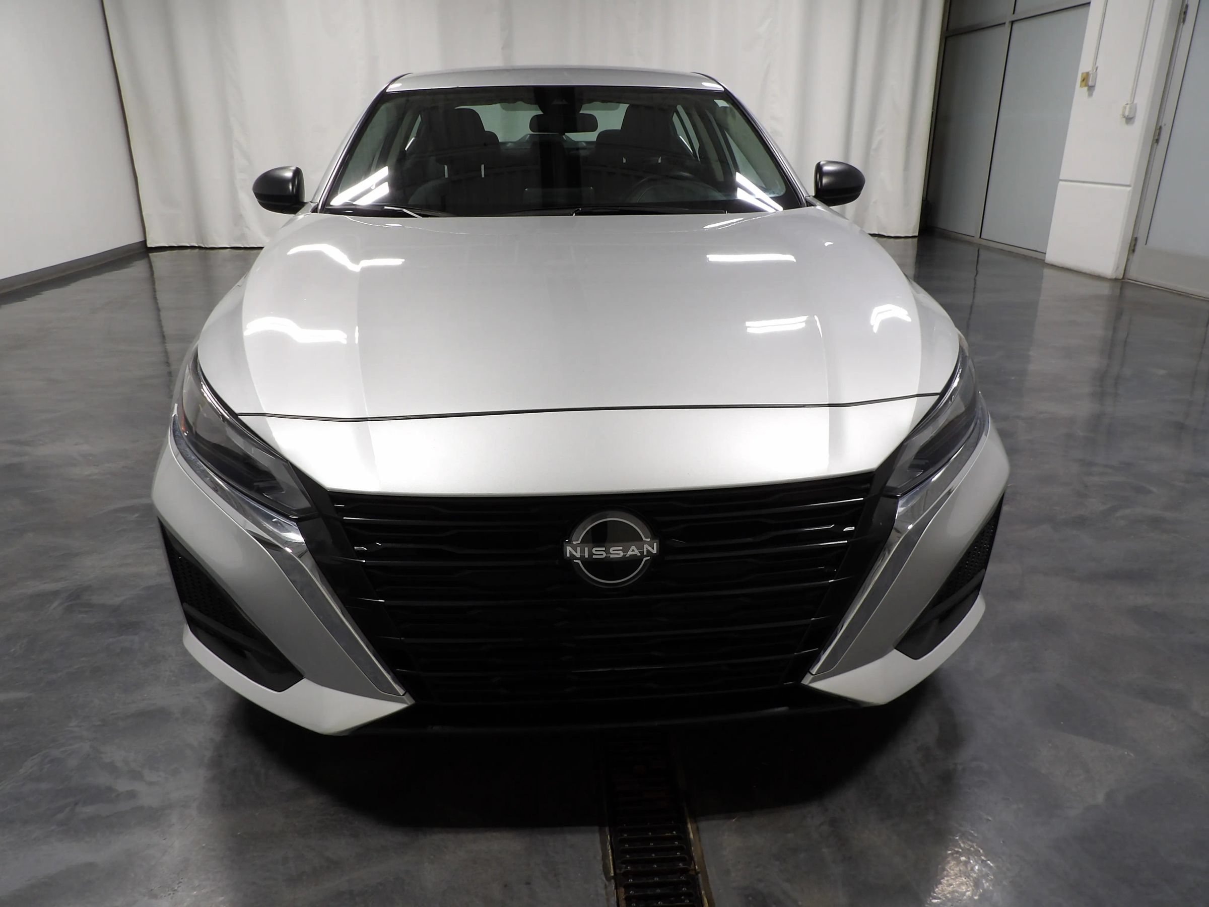 Used 2024 Nissan Altima 2.5 SV FWD image 3