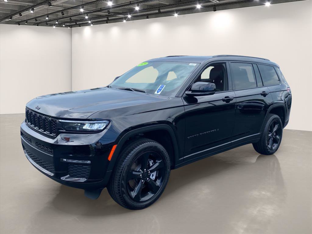 Used 2025 Jeep Grand Cherokee L Limited w/ Black Appearance Package AWD/4WD image 3