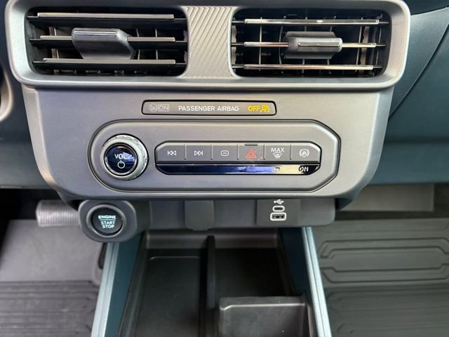 New 2025 Ford Maverick XLT w/ Black Appearance Package image 21