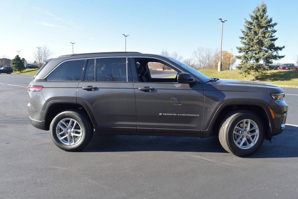 New 2025 Jeep Grand Cherokee Laredo X w/ Luxury Tech Group I image 4