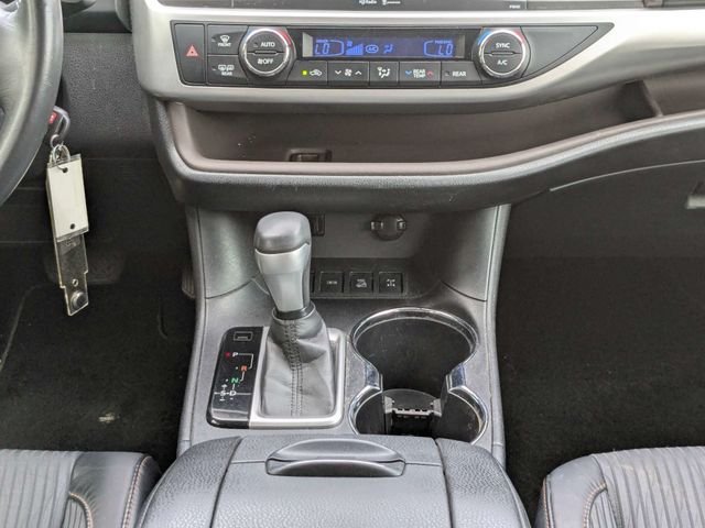Used 2014 Toyota Highlander Plus AWD/4WD image 19