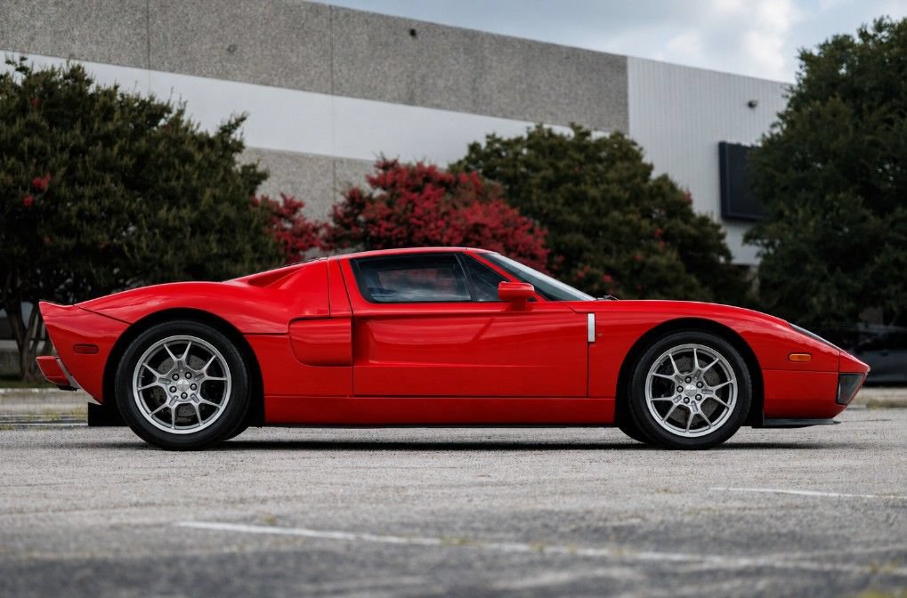 Used 2005 Ford GT RWD image 8