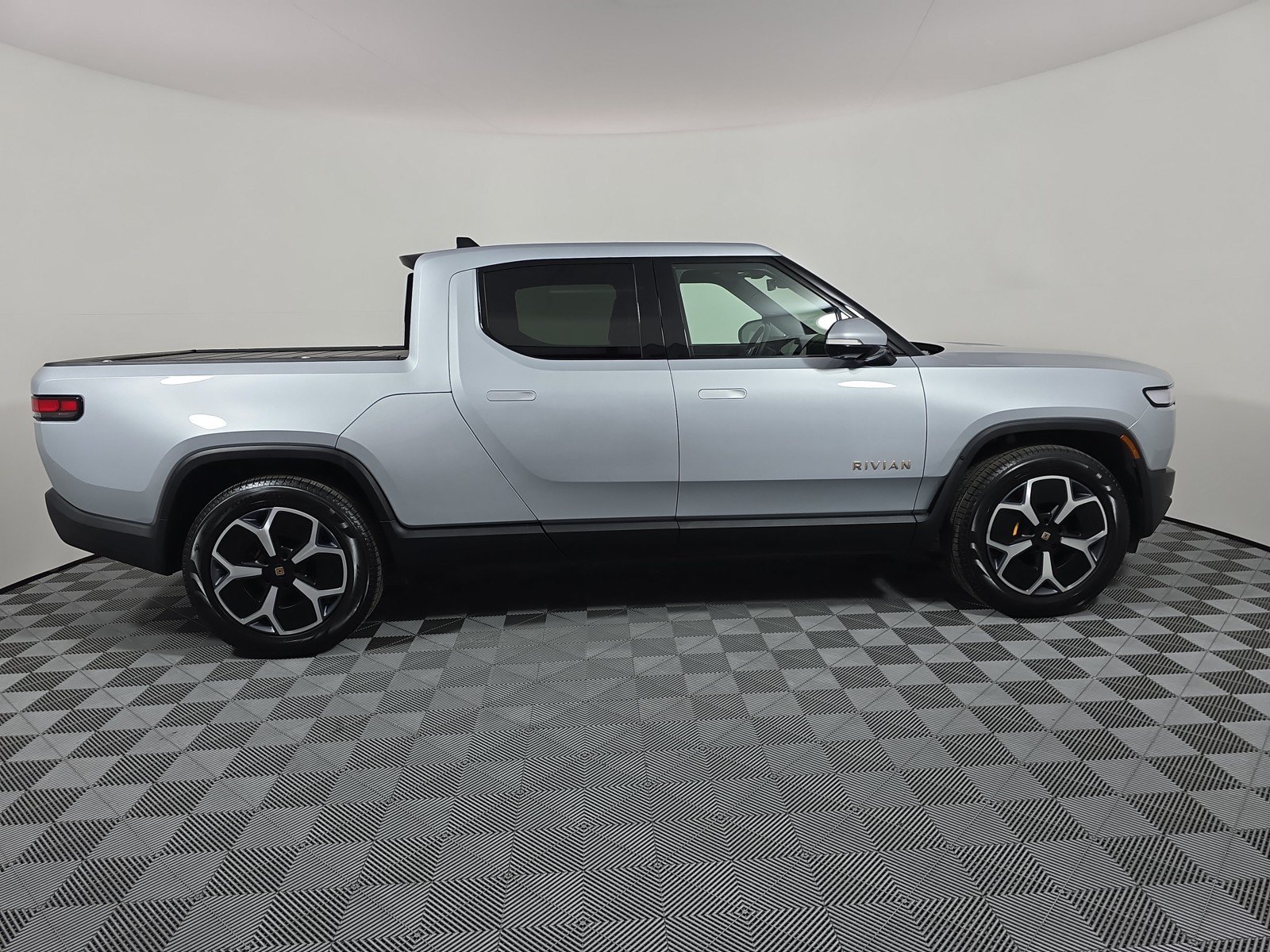 Used 2024 Rivian R1T Adventure AWD/4WD image 6