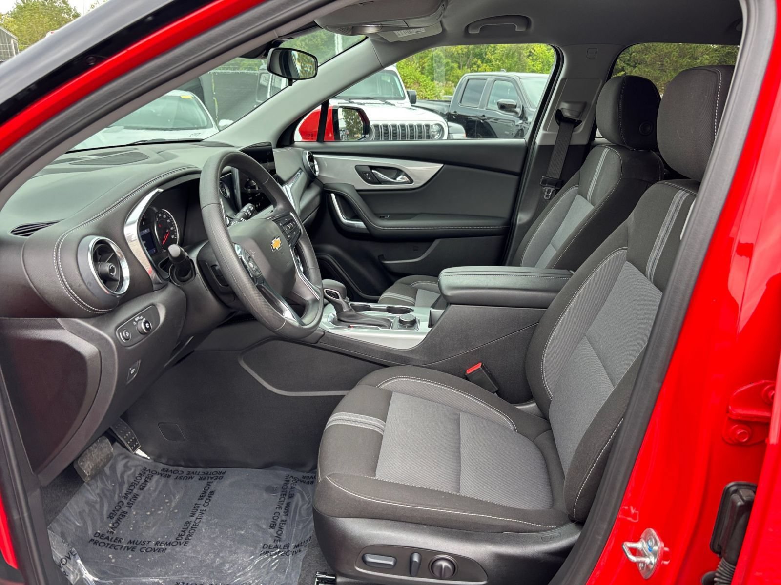 Used 2025 Chevrolet Blazer LT FWD image 28