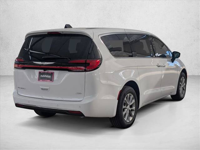 New 2026 Chrysler Pacifica Select AWD/4WD image 2