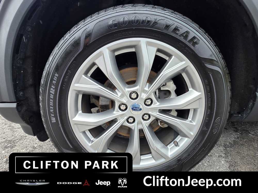 Used 2021 Ford Explorer Limited w/ Equipment Group 301A AWD/4WD image 30