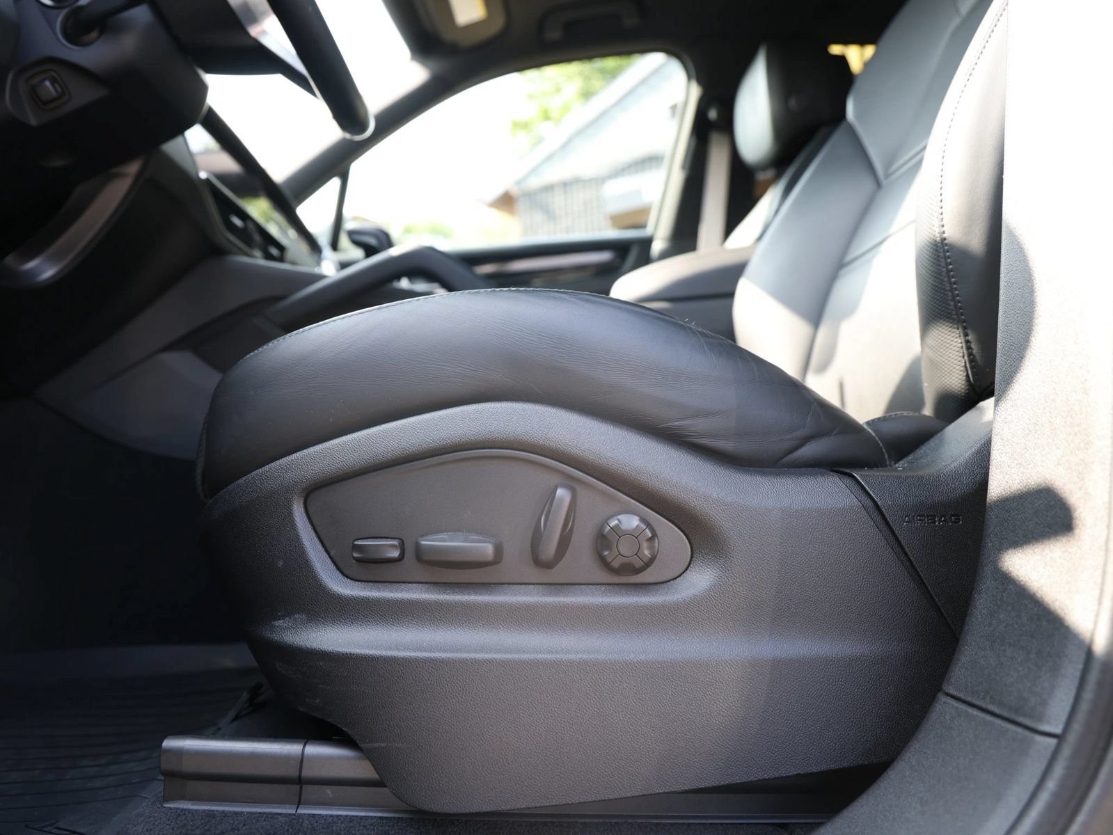 Used 2022 Porsche Cayenne Platinum Edition AWD/4WD image 27