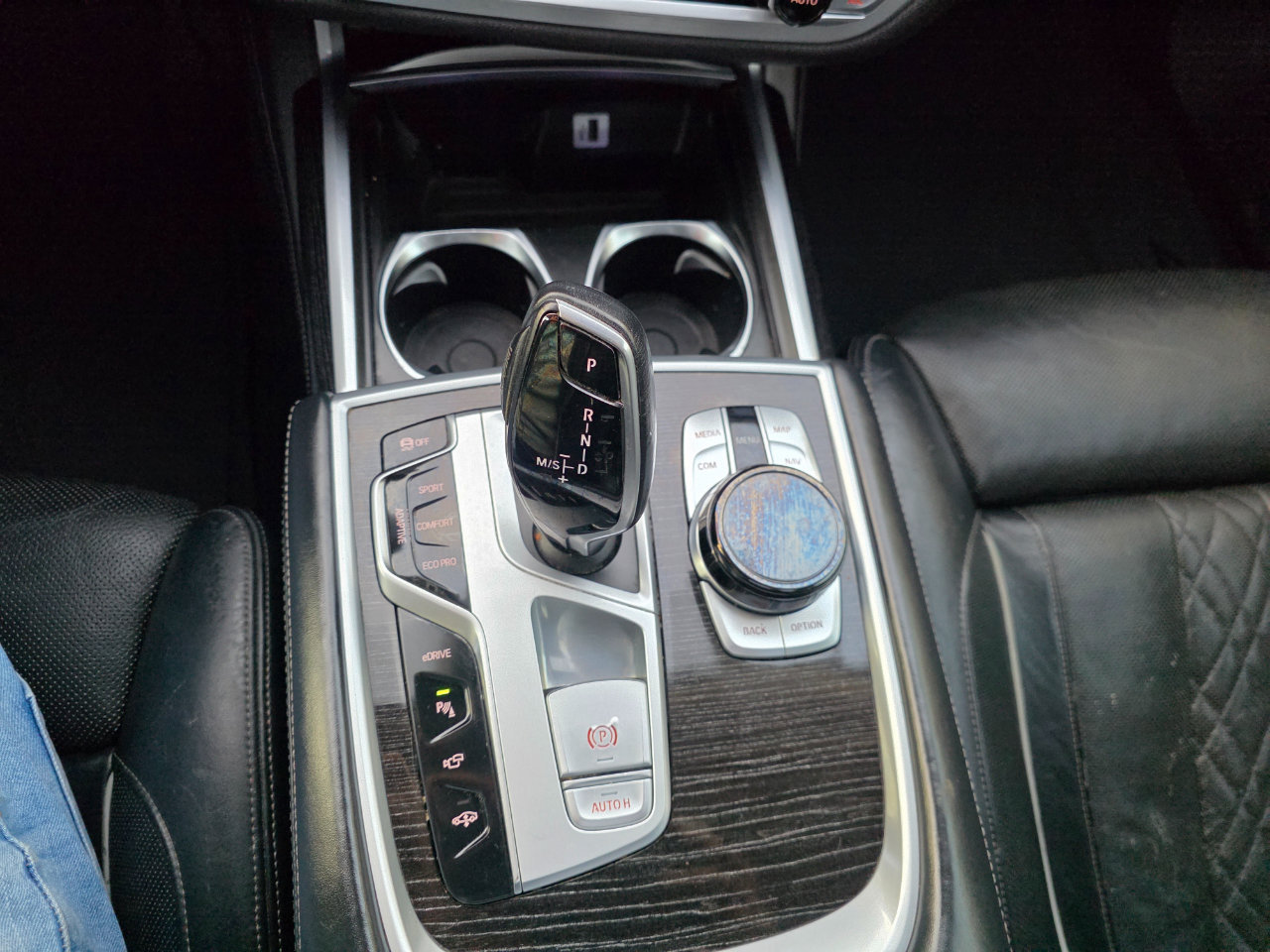 Used 2017 BMW 740e xDrive AWD/4WD image 26