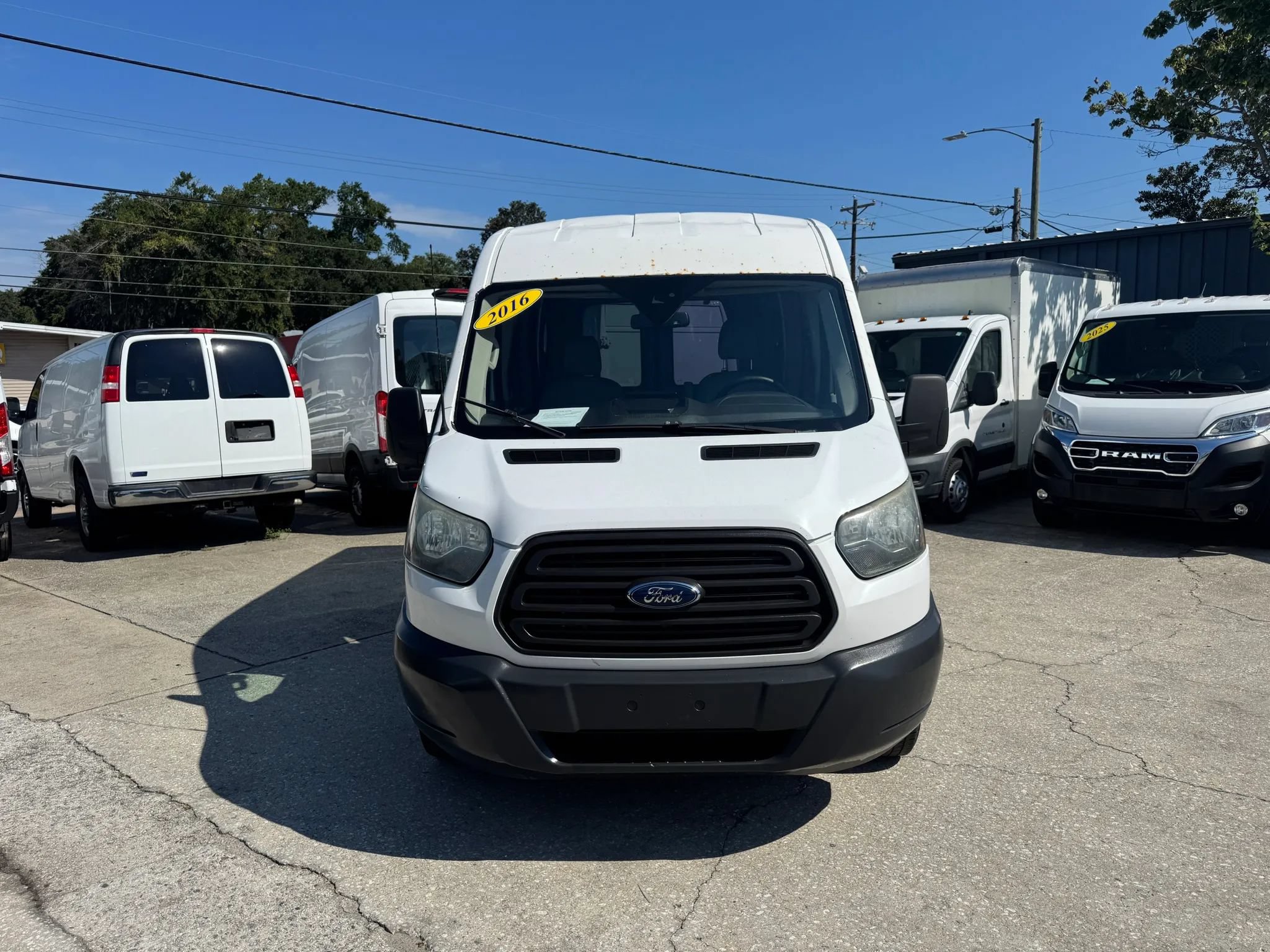 Used 2016 Ford Transit 250 130 Medium Roof RWD image 4