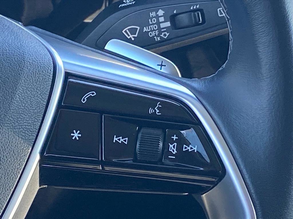 Used 2024 Audi Q8 e-tron Premium Plus w/ Premium Plus Package image 7