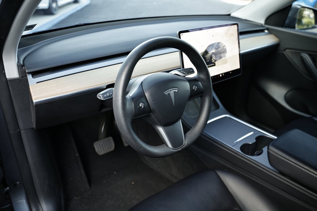 Used 2022 Tesla Model Y Long Range image 19