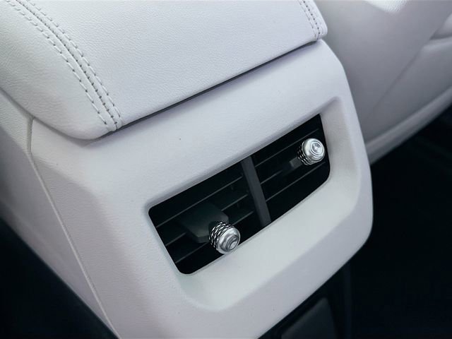 New 2026 Cadillac Optiq Luxury 1 image 15