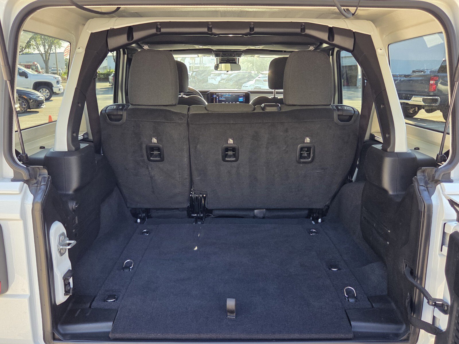 Used 2025 Jeep Wrangler Unlimited Sahara AWD/4WD image 21