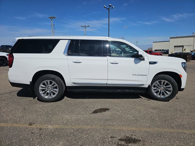 Used 2023 GMC Yukon XL SLT w/ SLT Premium Package AWD/4WD image 6