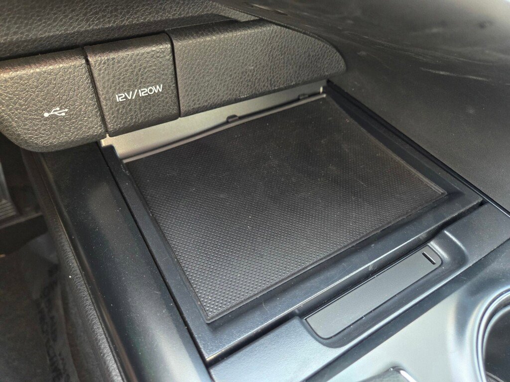 Used 2020 Toyota Camry SE FWD image 24