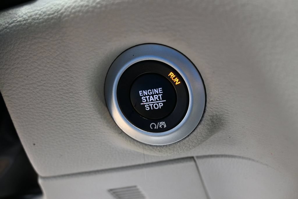 Used 2024 Chrysler Pacifica Touring-L FWD image 22