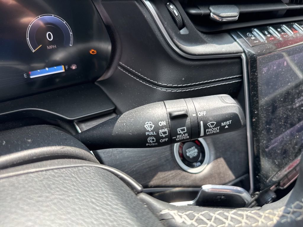 Used 2023 Jeep Grand Cherokee Limited image 33