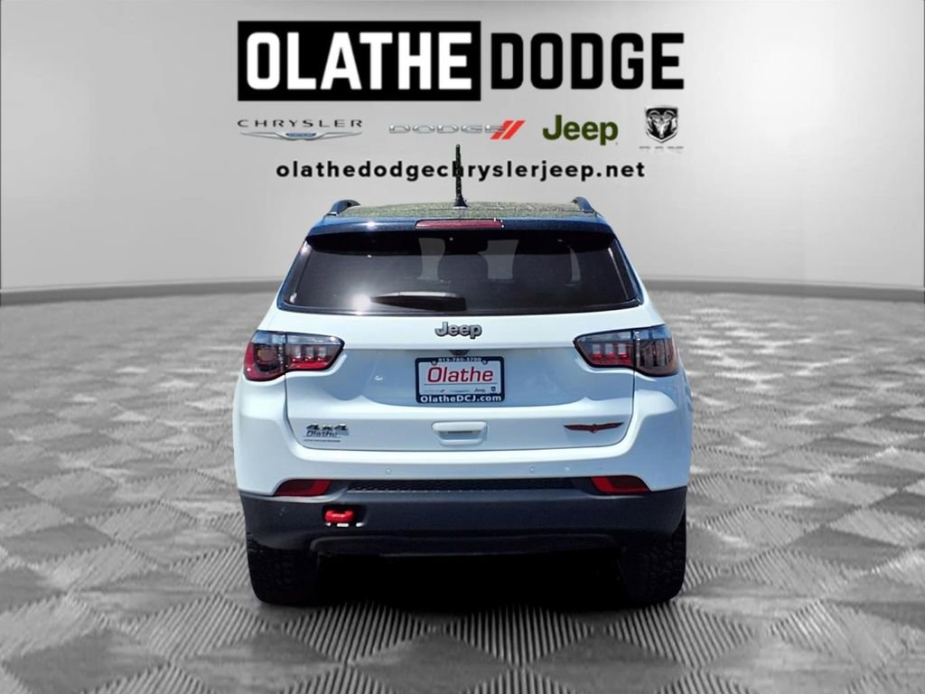 Used 2025 Jeep Compass Trailhawk AWD/4WD image 28