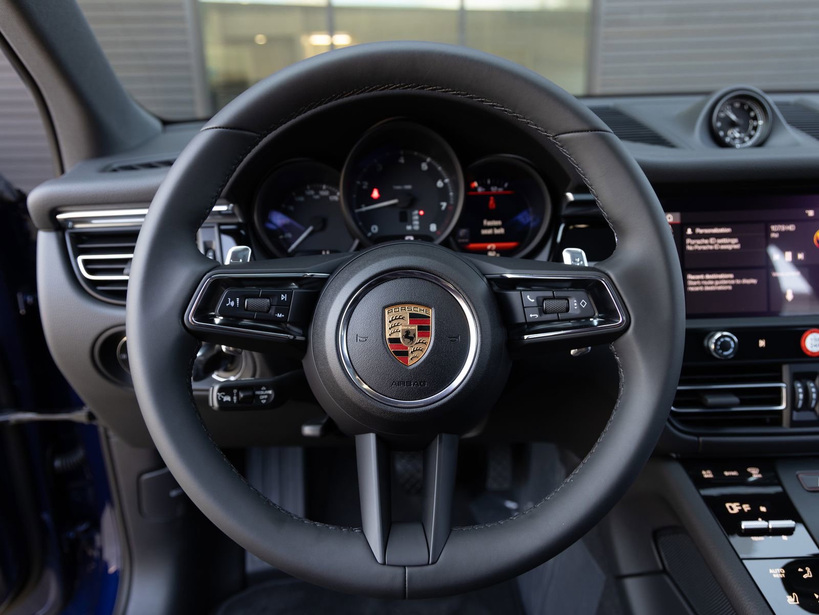 Certified 2025 Porsche Macan image 27