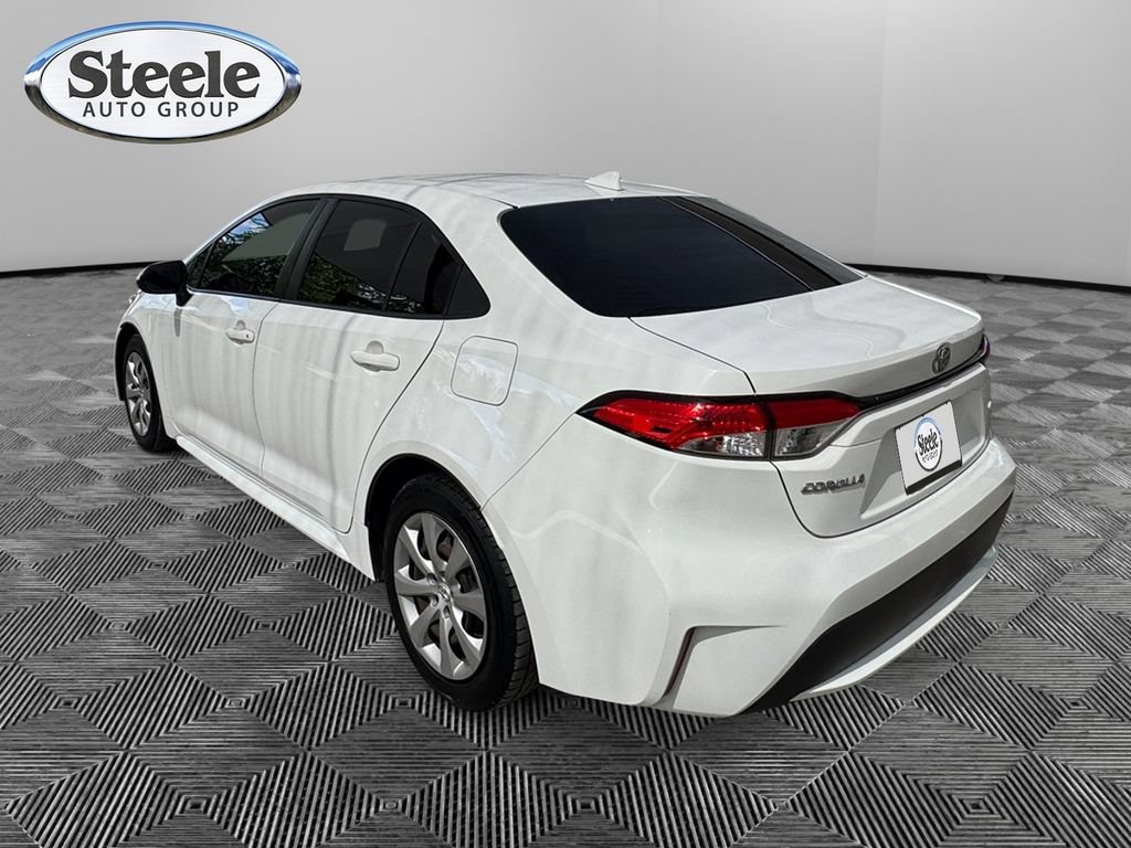 Used 2021 Toyota Corolla LE FWD image 3