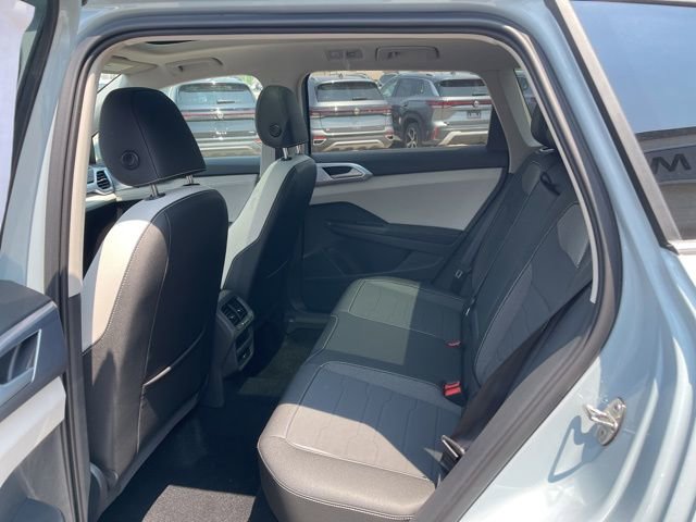 Used 2025 Volkswagen Taos SE w/ Panoramic Sunroof Package image 18