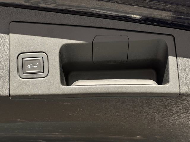 Used 2017 Cadillac XT5 Luxury w/ Driver Awareness Package image 32