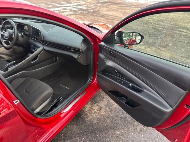 Used 2025 Hyundai Elantra Sport image 25