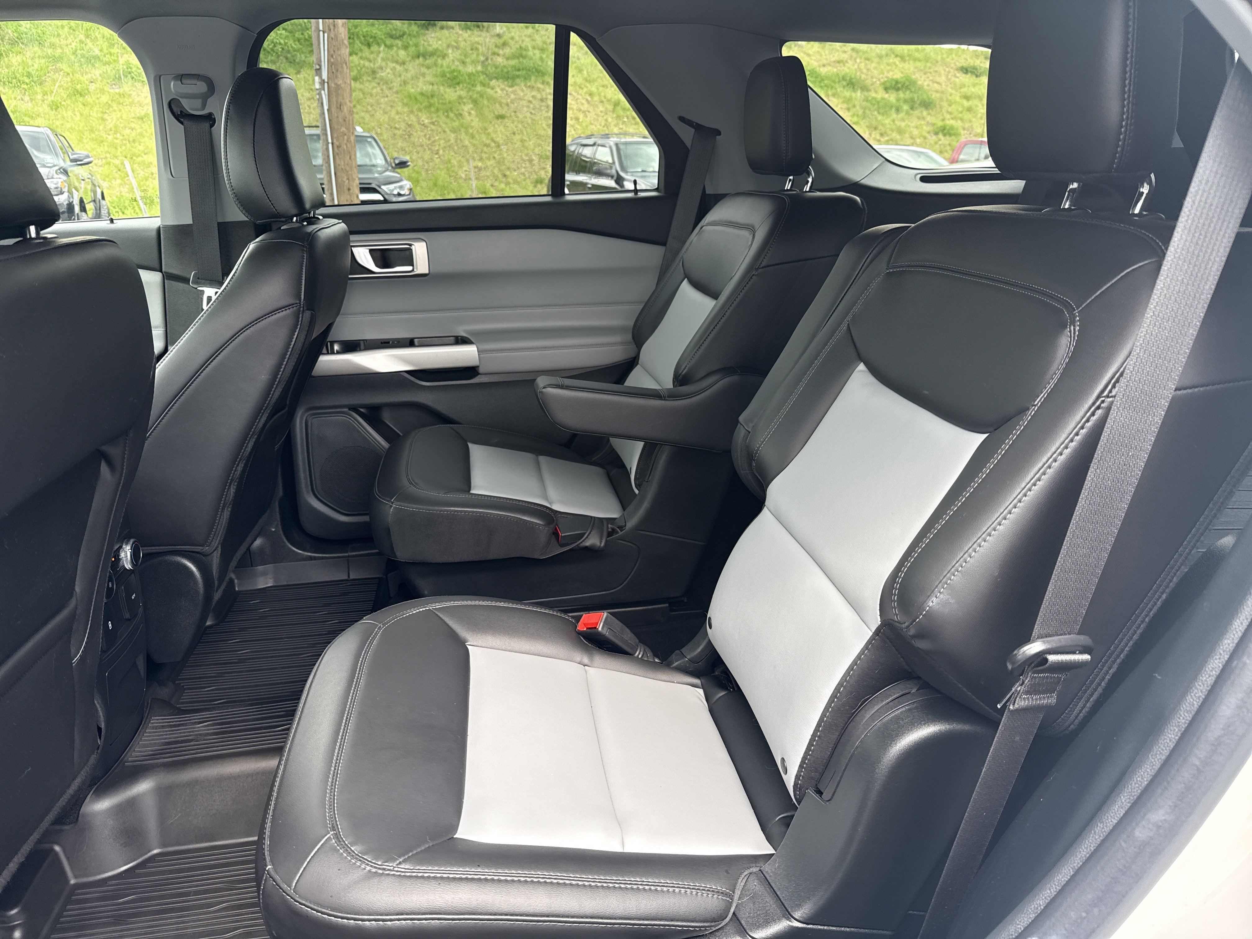 Used 2023 Ford Explorer XLT w/ Equipment Group 202A AWD/4WD image 15