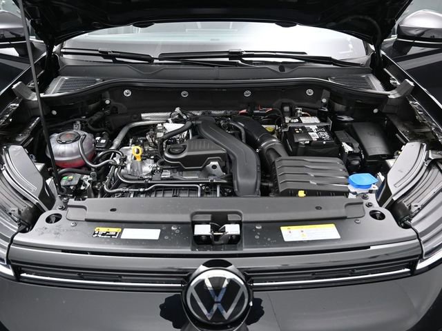 New 2026 Volkswagen Taos SE image 7