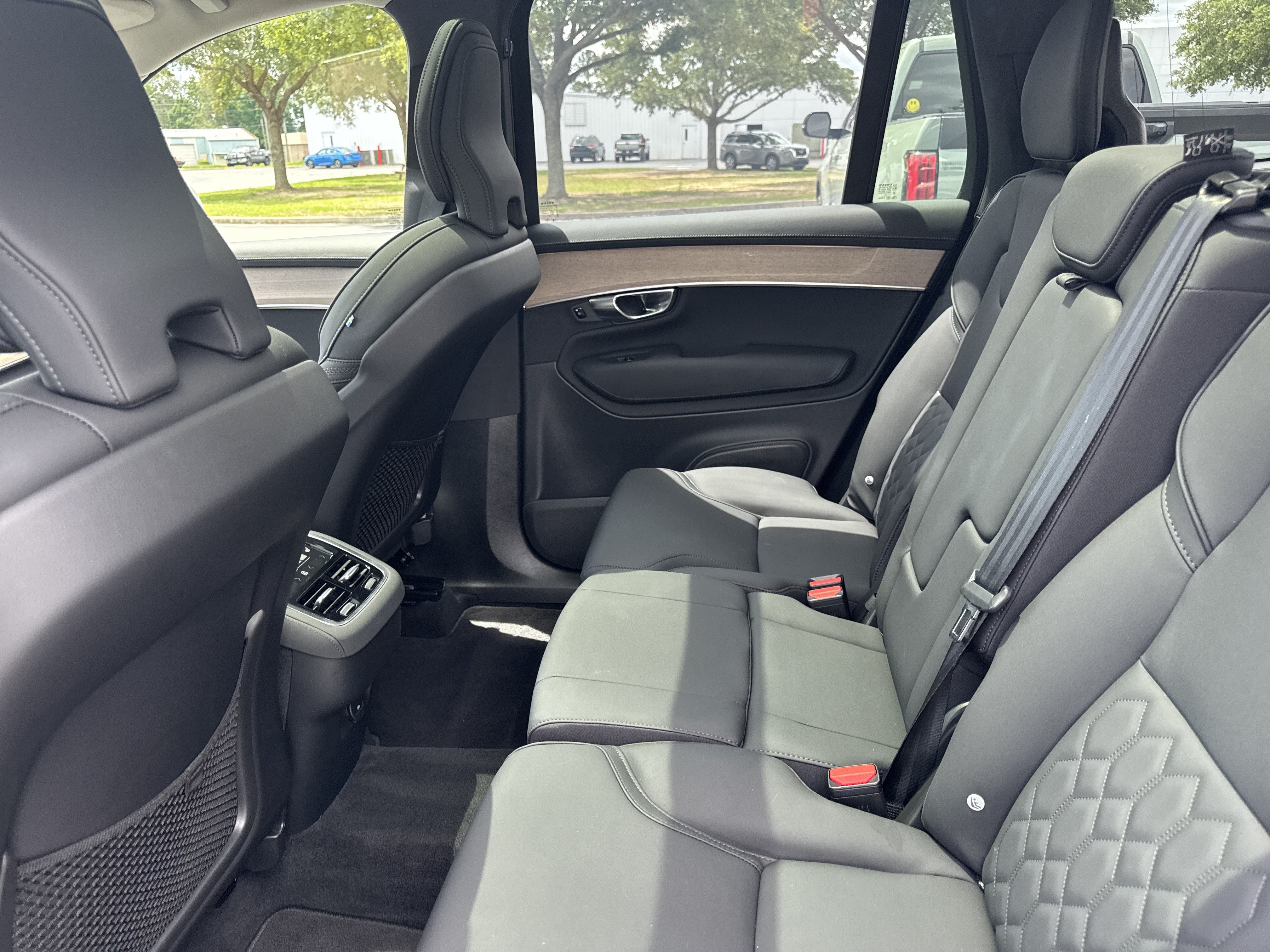 Used 2025 Volvo XC90 B6 Plus AWD/4WD image 24