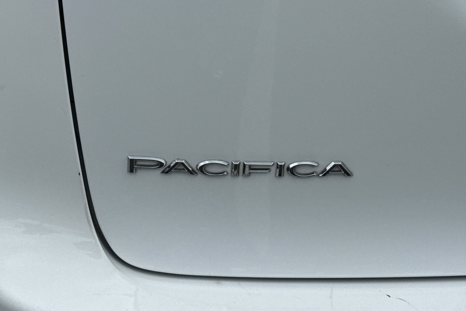 Used 2024 Chrysler Pacifica Touring-L FWD image 13