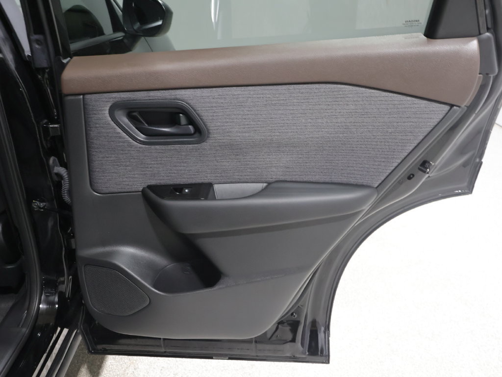 Used 2023 Nissan Rogue S AWD/4WD image 21